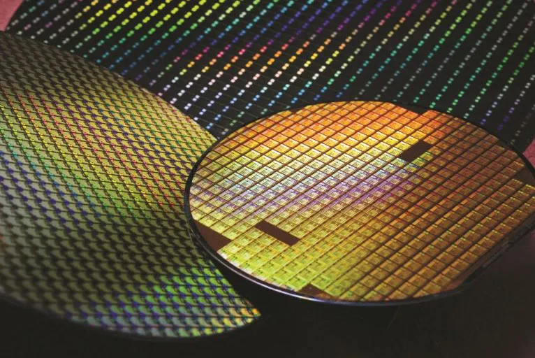 Did you know photosensitive glue can be sprayed with ultrasonic waves?